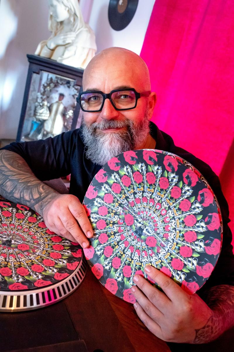 Vincent Hocquet maakte slipmat voor anniversary box van Use Your Illusion van Guns N' Roses