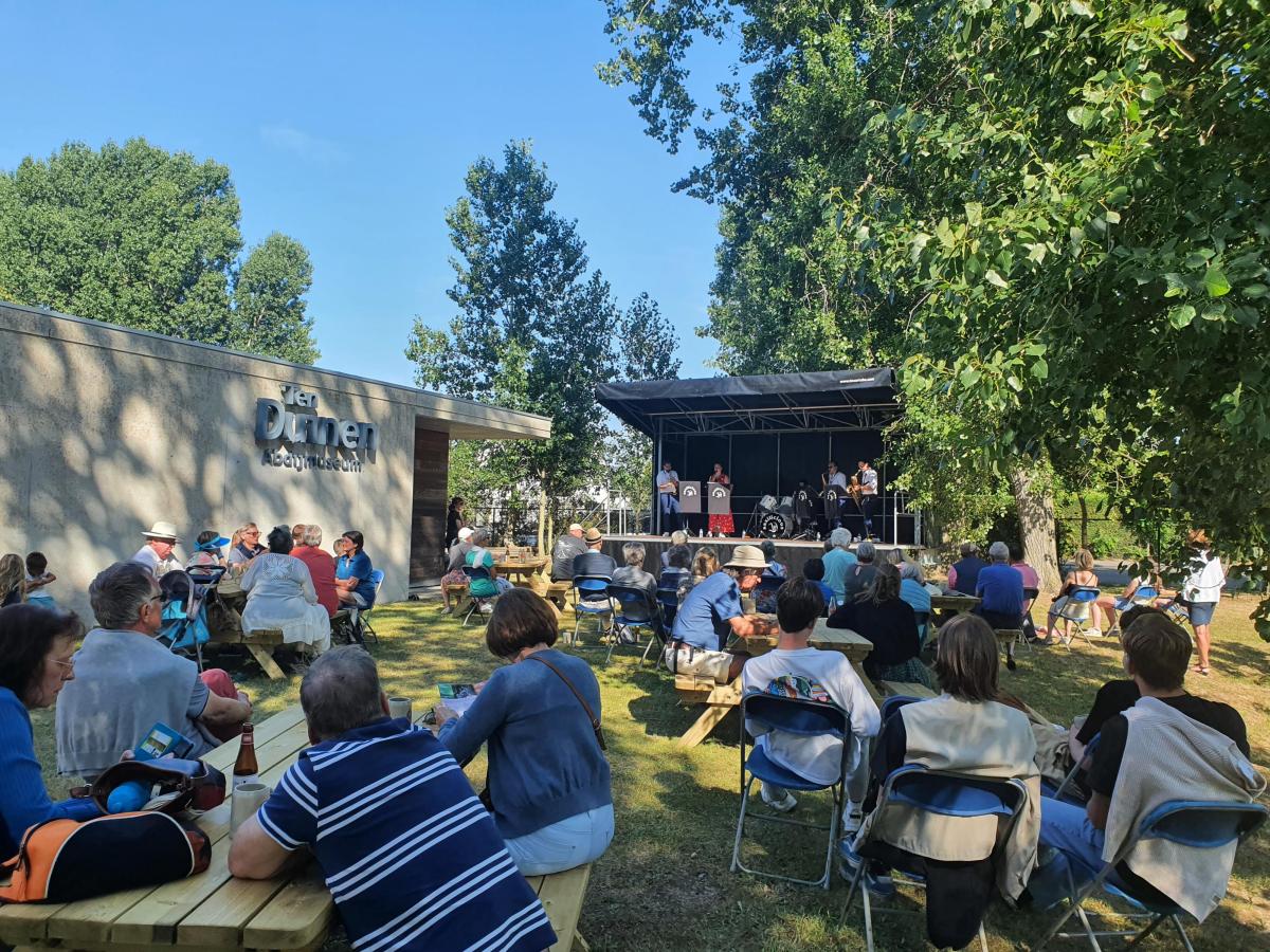 Park pop-up concert