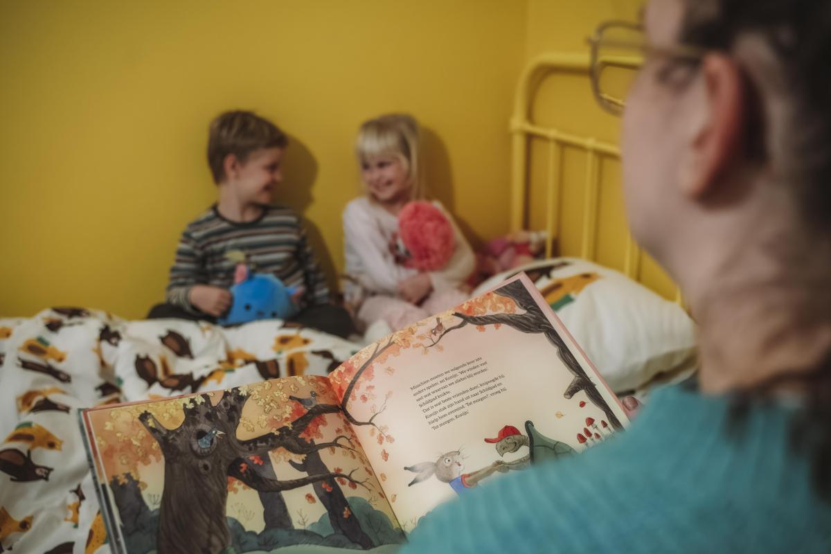 Voorlezen maakt je kind slimmer: kom naar de voorleesmomenten in de bibliotheek van Koksijde.