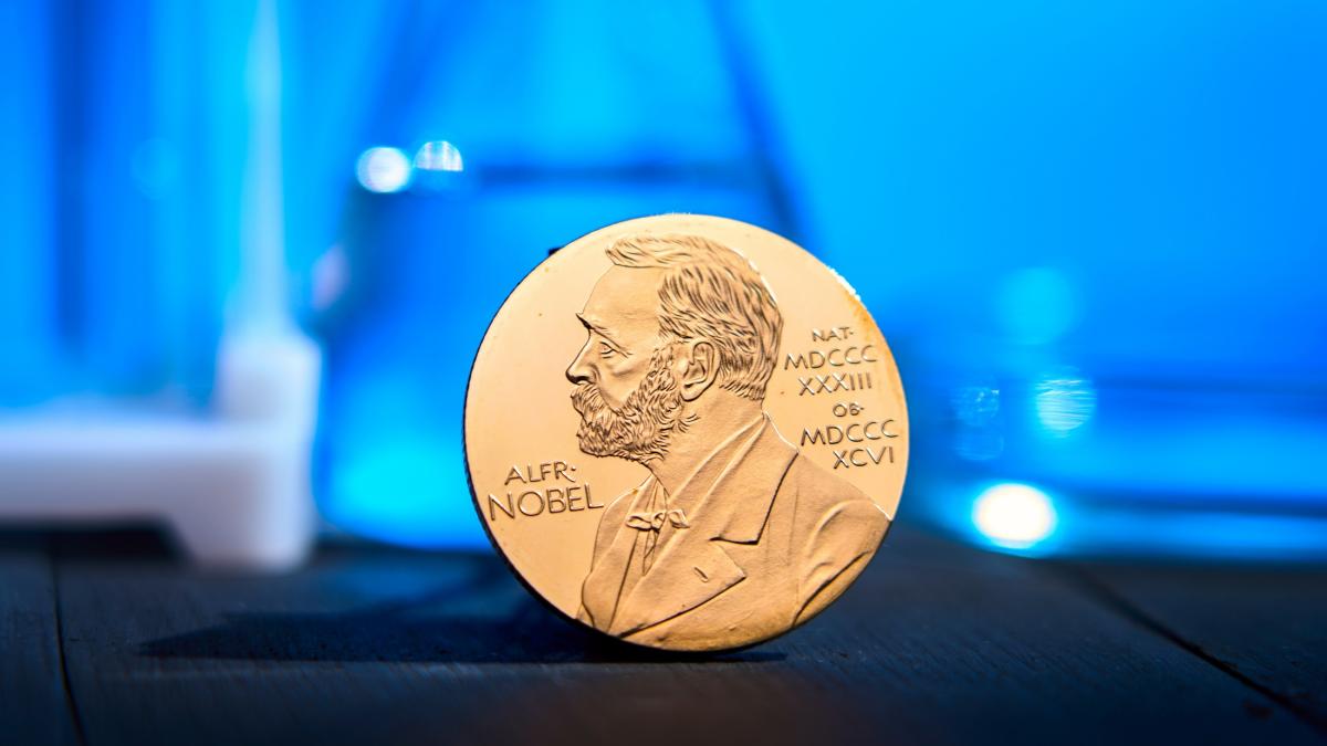 De Nobelprijs, een 18-karaats gouden medaille van 196 gram