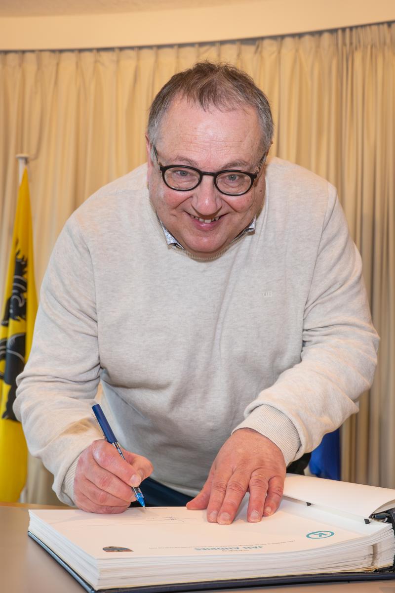 Jan Andries was 42 jaar actief in het onderwijs, 16 jaar als onderwijzer en 26 jaar als directeur