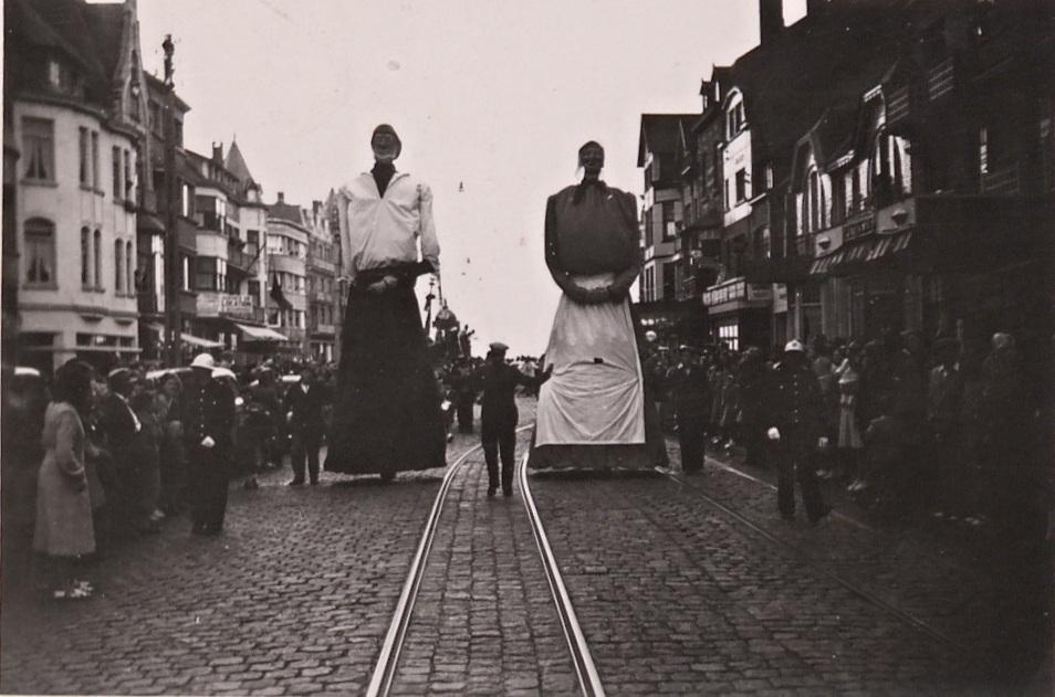 Geen enkele kustgemeente telt zoveel reuzen. In Koksijde wonen er 5, in Oostduinkerke 6 en in Wulpen 2. Opvallend: in Koksijde en Oostduinkerke zijn het allemaal vissers. De oudste reuzen van Koksijde? Dat zijn Ko en Wanne. 