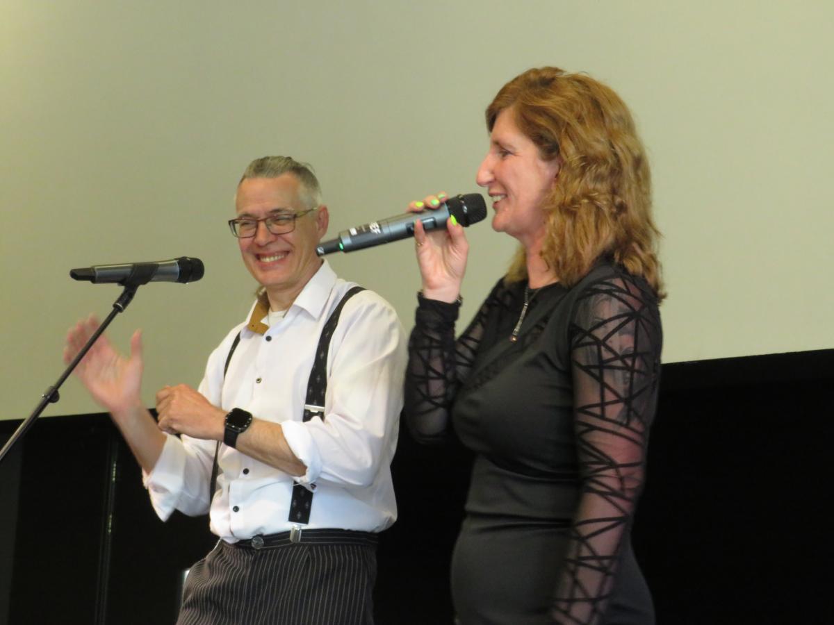 Op dinsdag 21 april verandert de Kerkepannezaal in een warme plek waar zingen, dansen en samenzijn centraal staan.