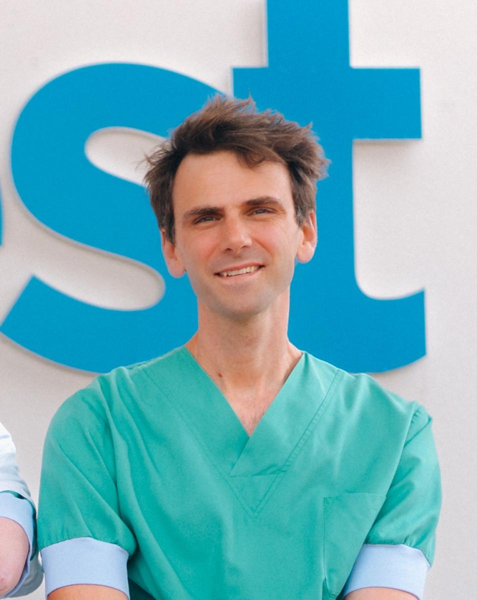 Vaak hangt er nog een taboe rond darmproblemen en darmkanker. Tijd om dat te doorbreken. Dokter Kristof Verraes is gastro-enteroloog (maag-, darm- en leverziekten) in az West in Veurne. De redactie van Tij-dingen ging bij hem langs om te weten hoe het met onze darmen is gesteld. 